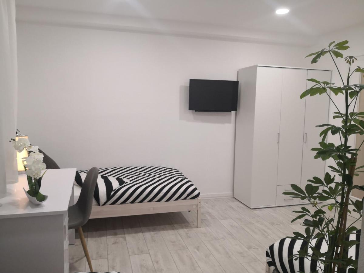 Schoene Und Optimal Gelegene Wohnung Weisskirchen Exterior foto